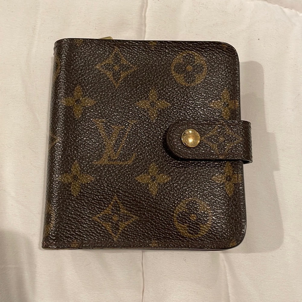 Louis Vuitton zip wallet